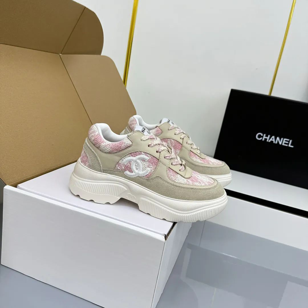 👟👟Ex-factory price 620👟👟 Chanel bread shoes ~ original calfskin panda shoes Chanel 25C latest hot style panda black and white sports shoes casual sneakers Xiaoxiang hot item classic black and white panda color coco girls must pay Fabric: original custom mixed sheepskin lining: original imported breathable mesh lining outsole: Original molded rubber + TPU combination Size: Women's 35-41